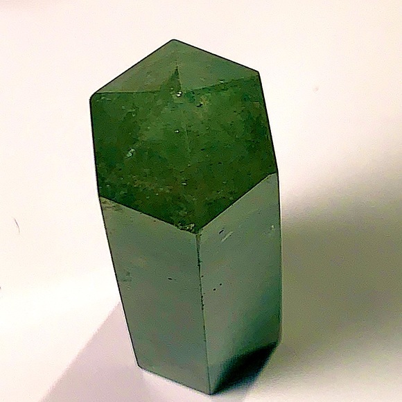 GREEN STRAWBERRY QUARTZ POINT TOWER - Picture 5 of 9